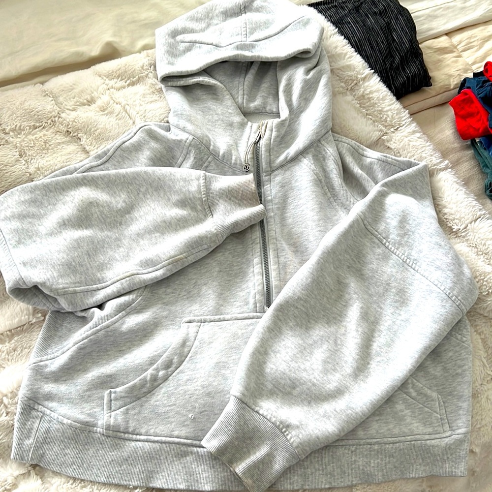 Lululemon gray scuba crop